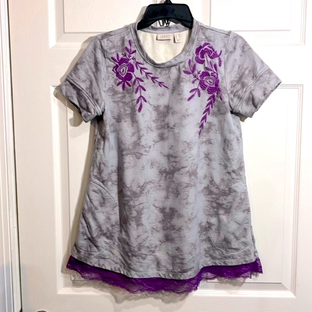 LOGO by Lori Goldstein Tie-Dye Top with Embroidery/lace- Size XS - Gray/Purple